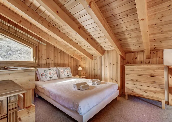 Claire De Soleil Chalet